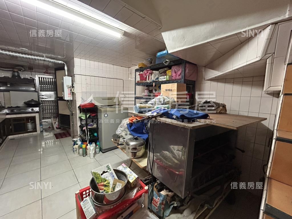 近鳳山中華夜市輕鬆透天厝房屋室內格局與周邊環境