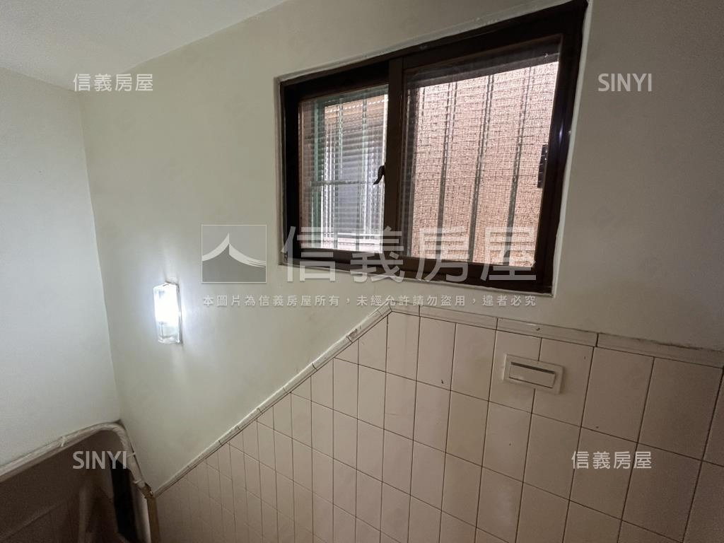 近鳳山中華夜市輕鬆透天厝房屋室內格局與周邊環境