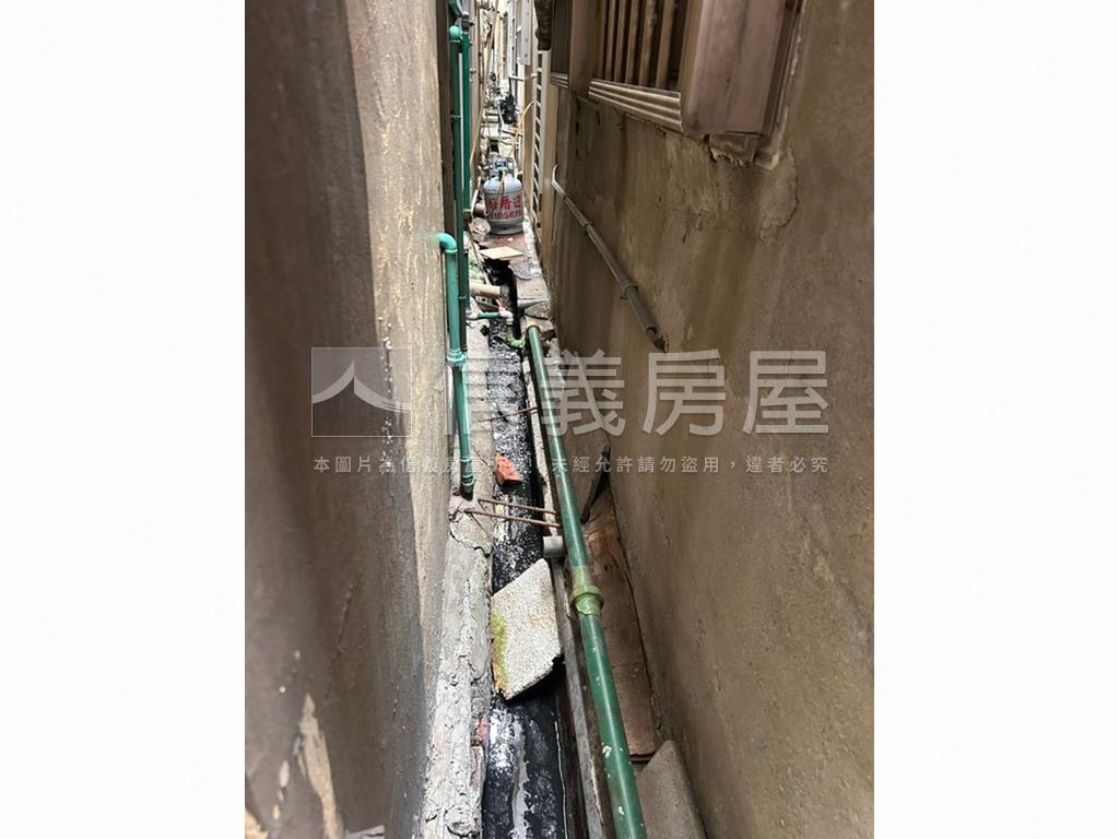 近中華一番鮮夜市透天房屋室內格局與周邊環境
