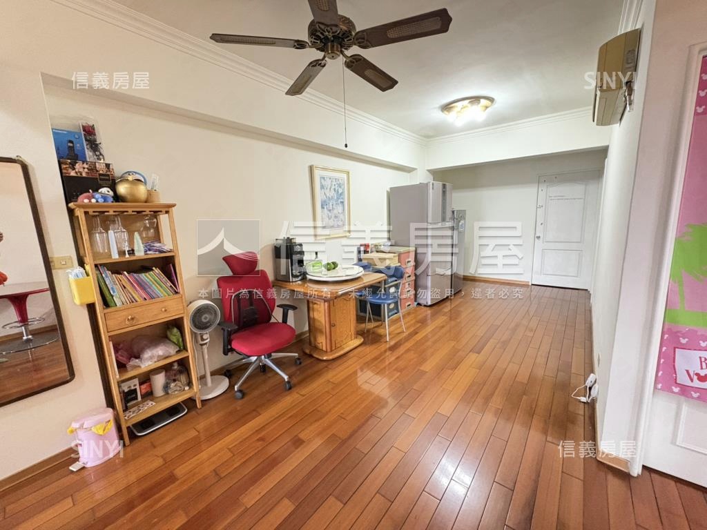 帝王三面採光景觀四房房屋室內格局與周邊環境