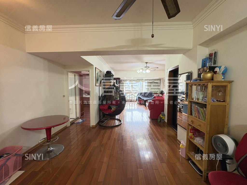 帝王三面採光景觀四房房屋室內格局與周邊環境