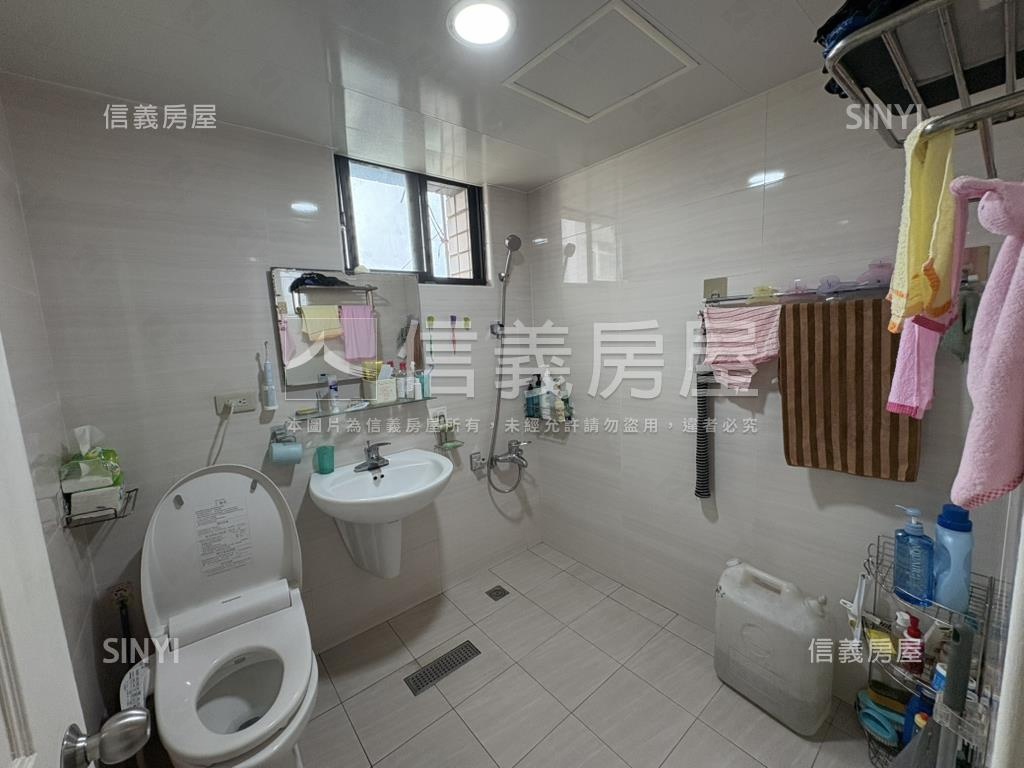 帝王三面採光景觀四房房屋室內格局與周邊環境