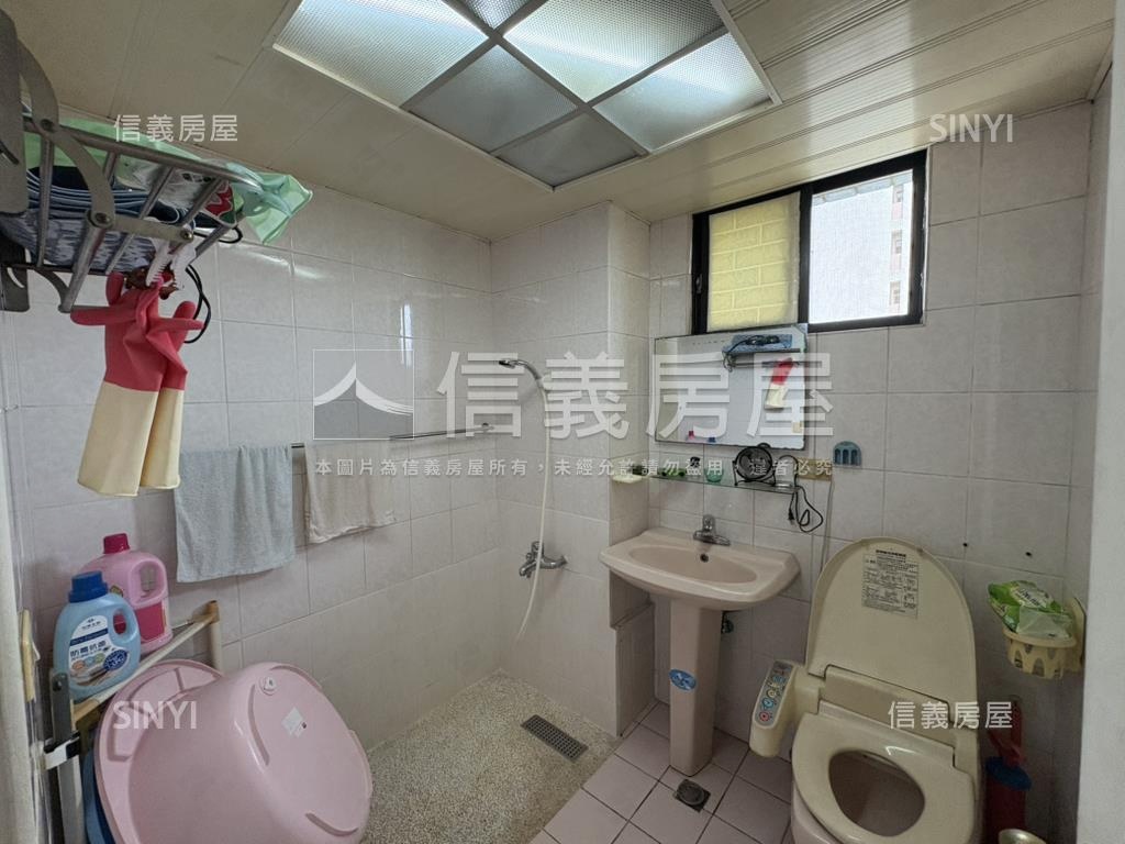 帝王三面採光景觀四房房屋室內格局與周邊環境