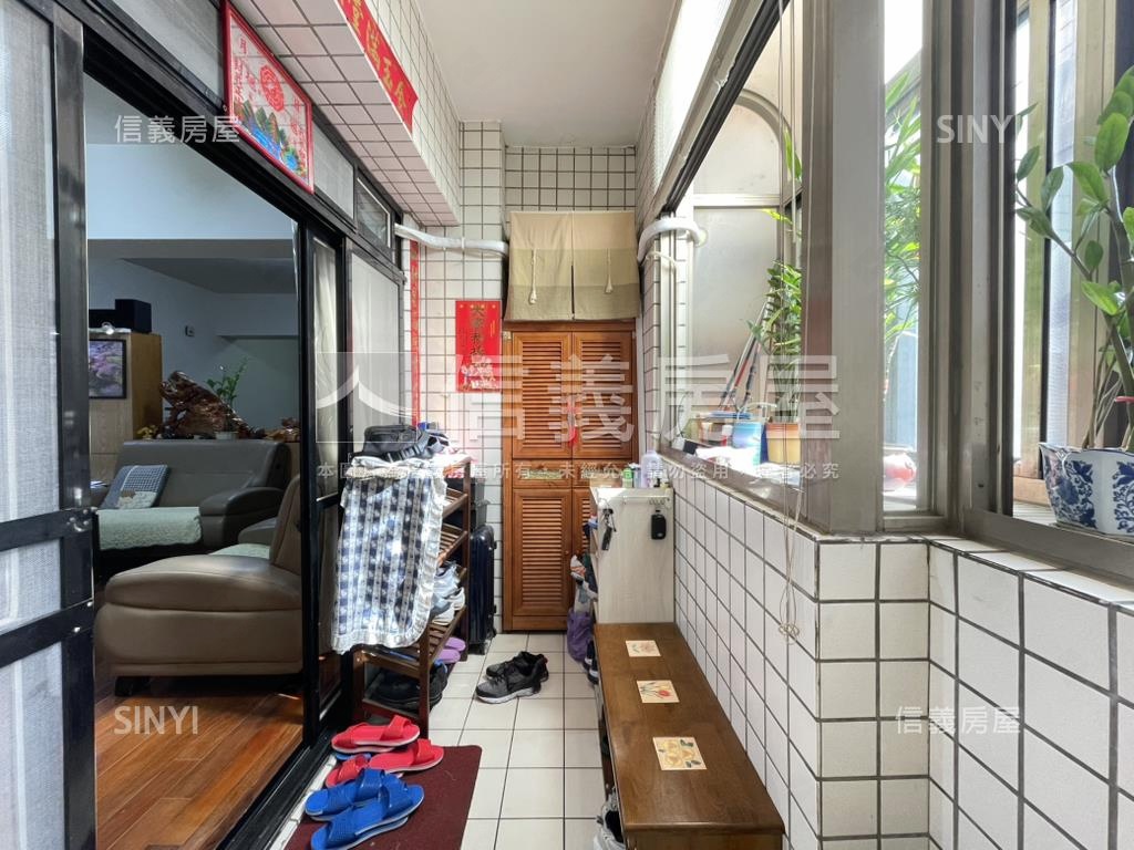 武陵路大三房加平面車位房屋室內格局與周邊環境