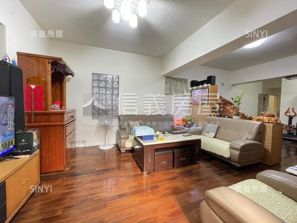 武陵路大三房加平面車位房屋室內格局與周邊環境