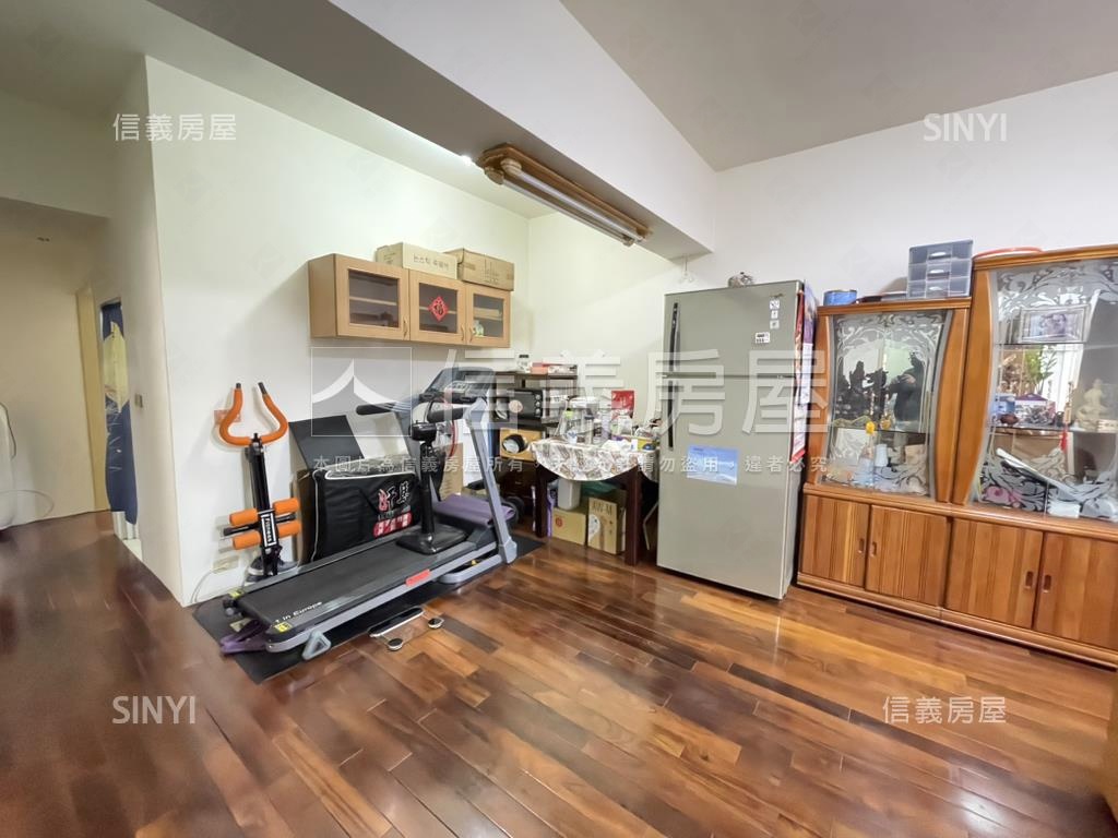 武陵路大三房加平面車位房屋室內格局與周邊環境