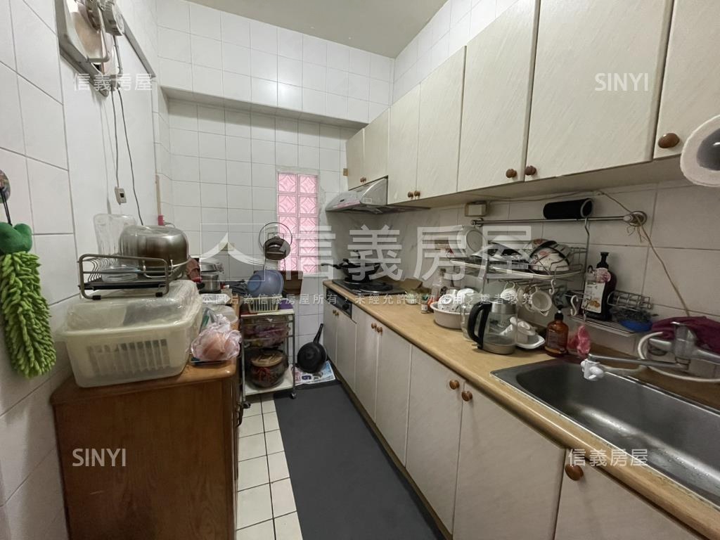 武陵路大三房加平面車位房屋室內格局與周邊環境