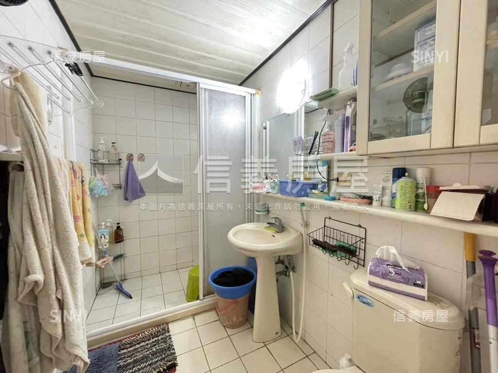 武陵路大三房加平面車位房屋室內格局與周邊環境