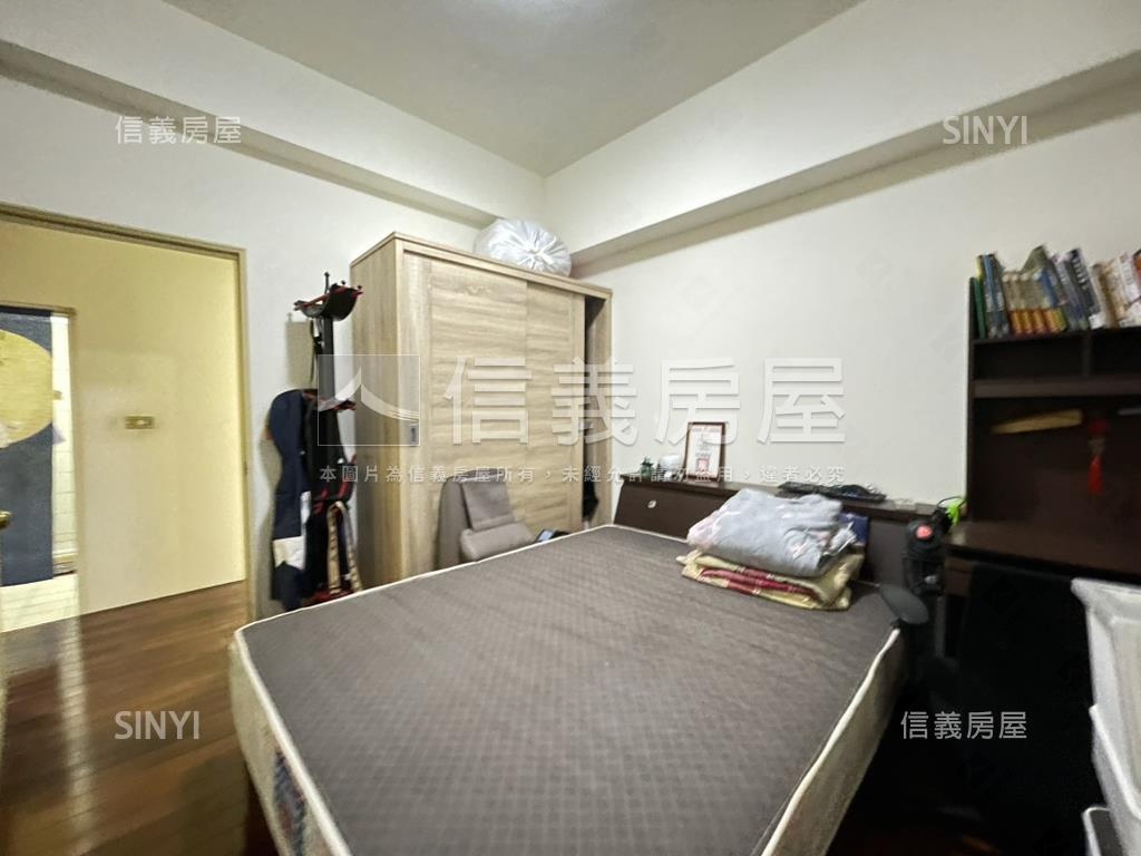 武陵路大三房加平面車位房屋室內格局與周邊環境