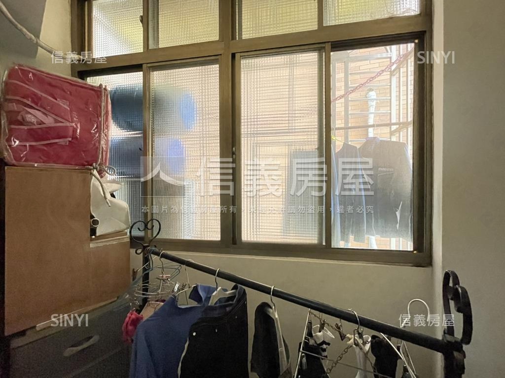 武陵路大三房加平面車位房屋室內格局與周邊環境