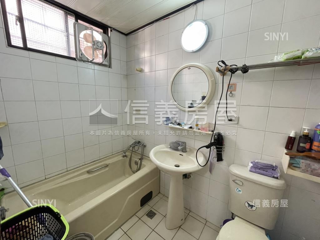 武陵路大三房加平面車位房屋室內格局與周邊環境