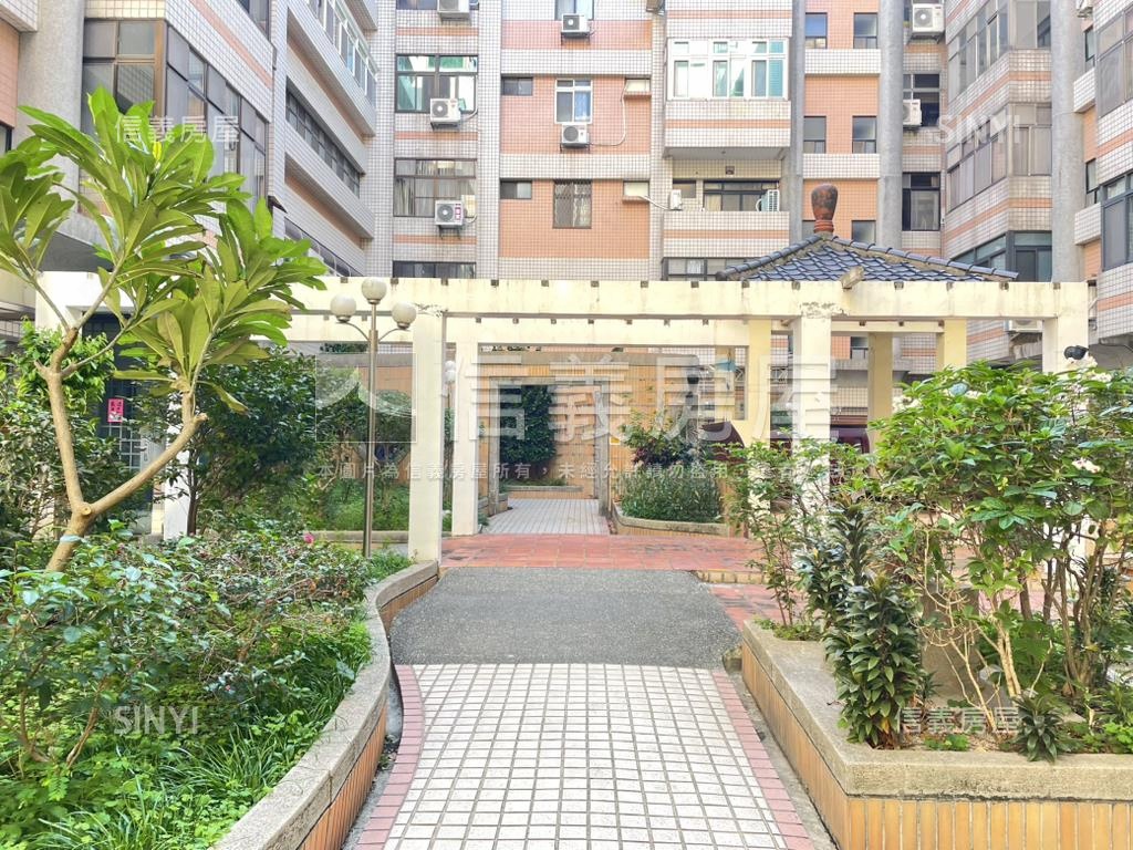 武陵路大三房加平面車位房屋室內格局與周邊環境