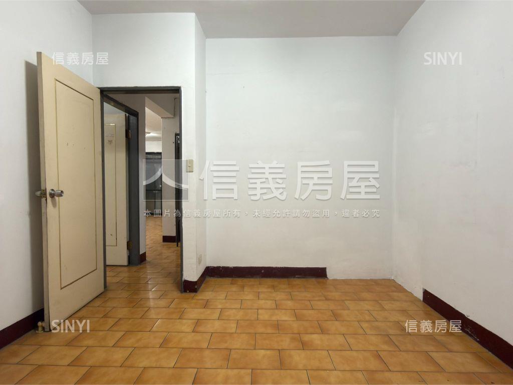 捷運中和站邊間三房房屋室內格局與周邊環境