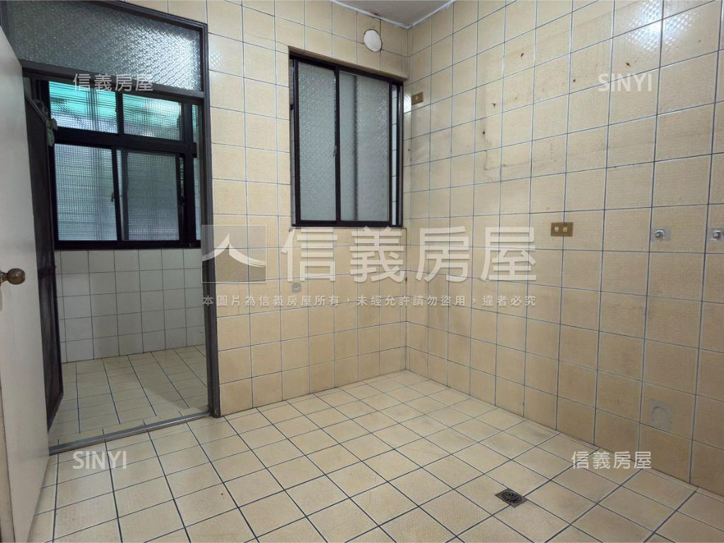 捷運中和站邊間三房房屋室內格局與周邊環境