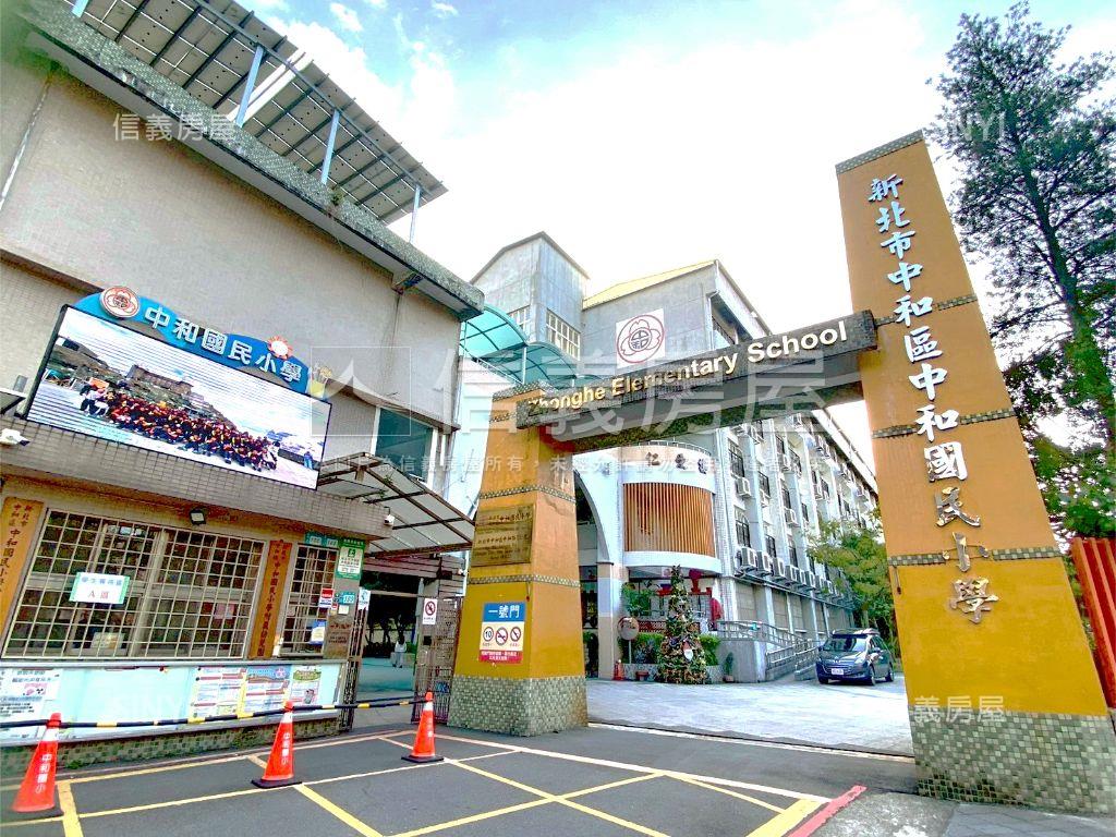 捷運中和站邊間三房房屋室內格局與周邊環境