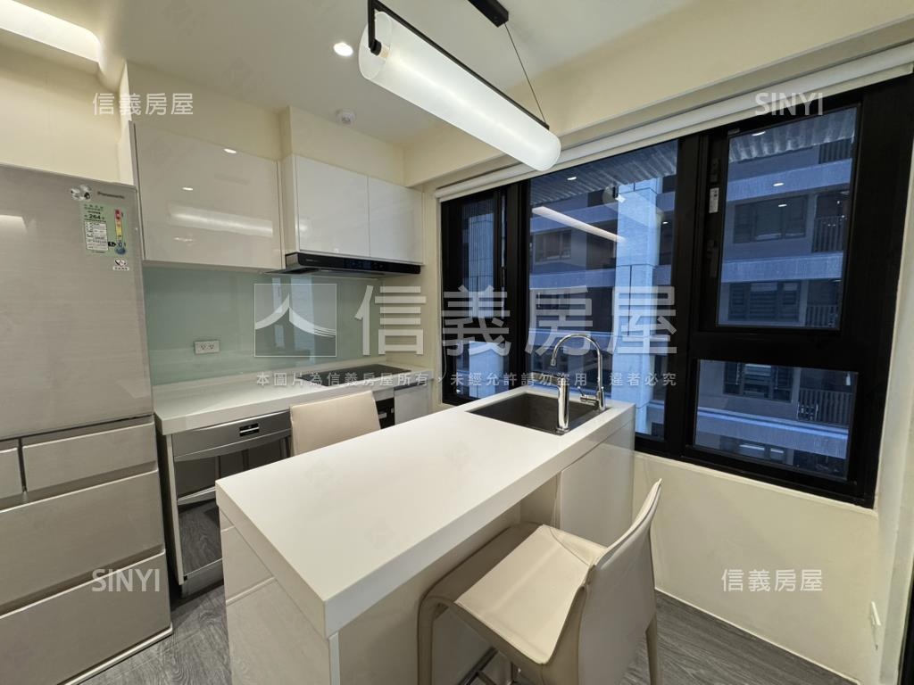 站前新銳精美裝潢兩房車位房屋室內格局與周邊環境