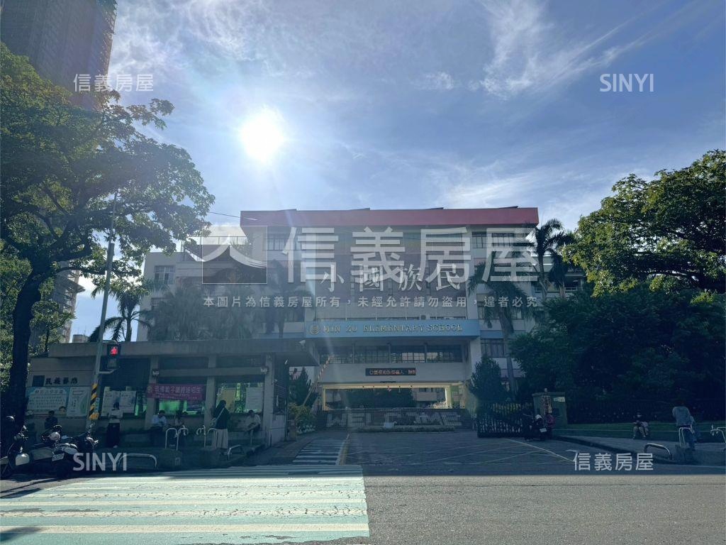 近科工館輕軌機能好美透天房屋室內格局與周邊環境