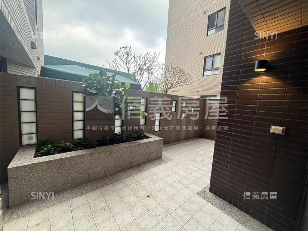 專任東區兩房兩衛大露臺戶房屋室內格局與周邊環境