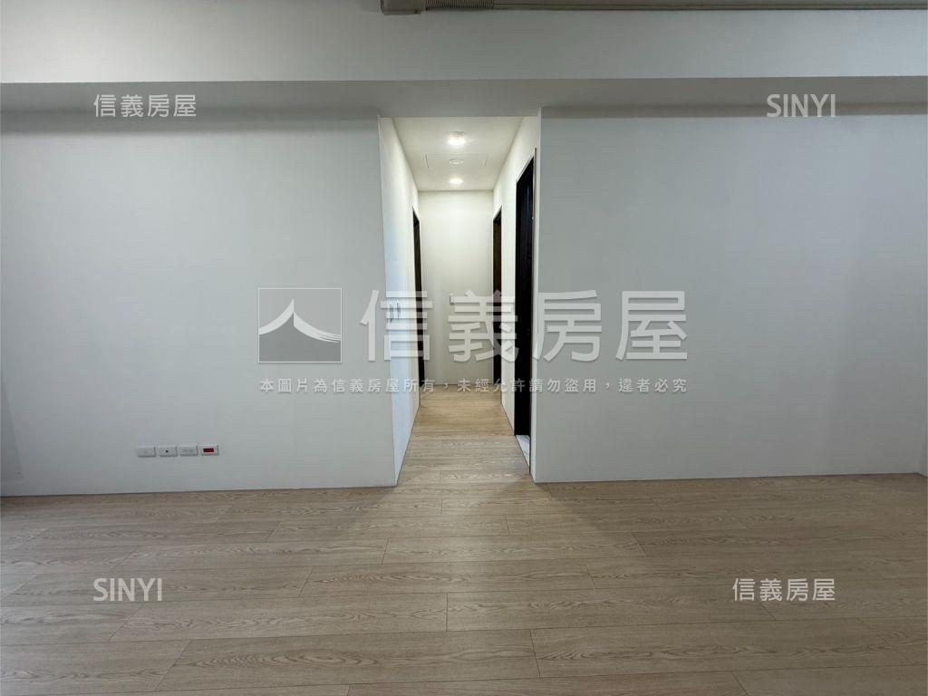專任東區兩房兩衛大露臺戶房屋室內格局與周邊環境