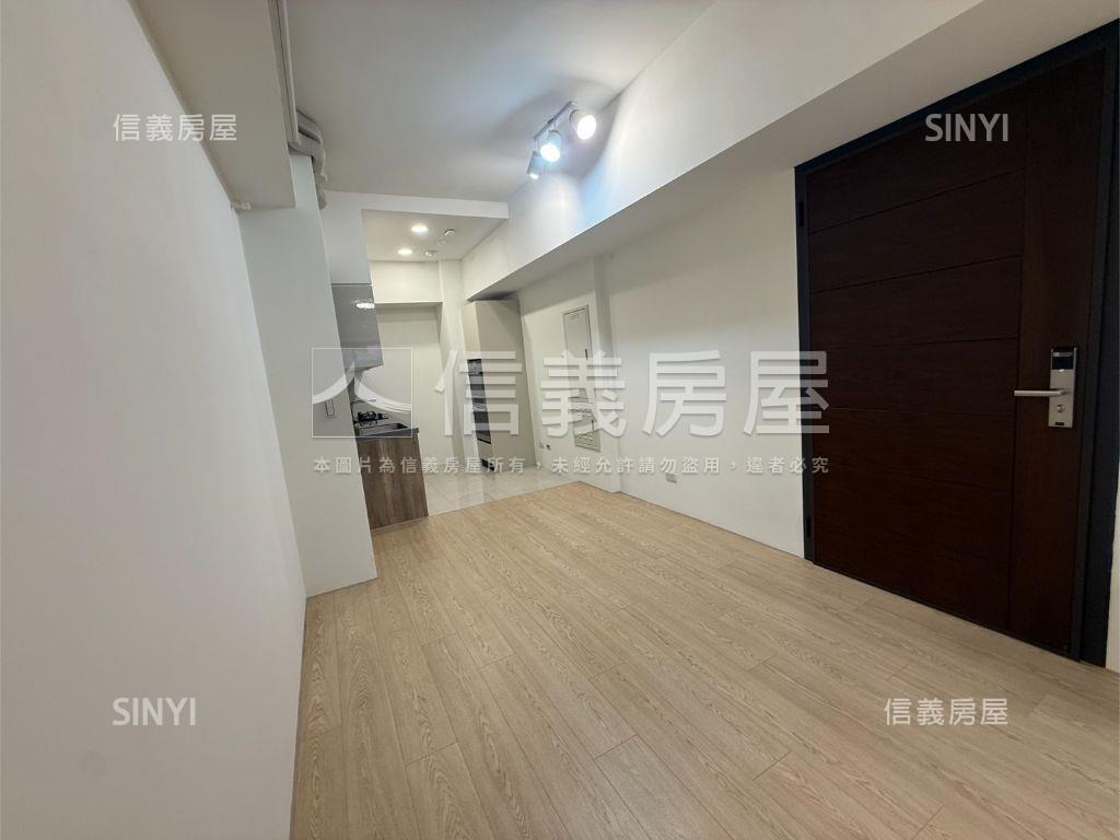 專任東區兩房兩衛大露臺戶房屋室內格局與周邊環境