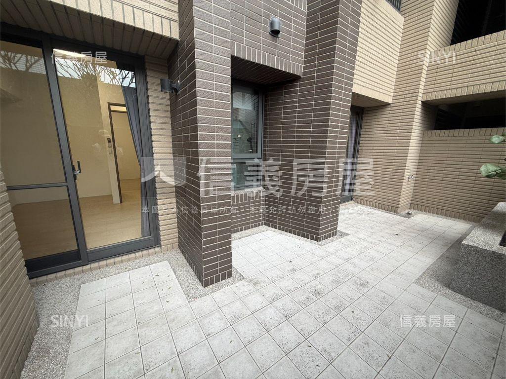 專任東區兩房兩衛大露臺戶房屋室內格局與周邊環境