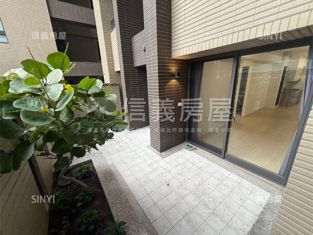 專任東區兩房兩衛大露臺戶房屋室內格局與周邊環境