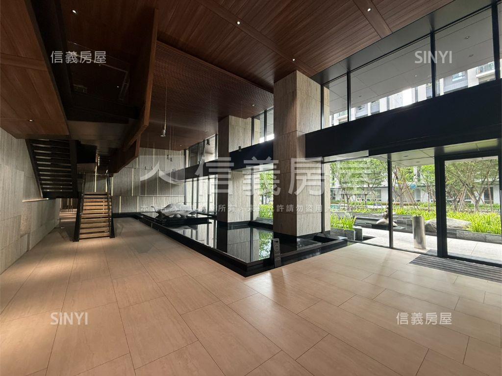 專任東區兩房兩衛大露臺戶房屋室內格局與周邊環境