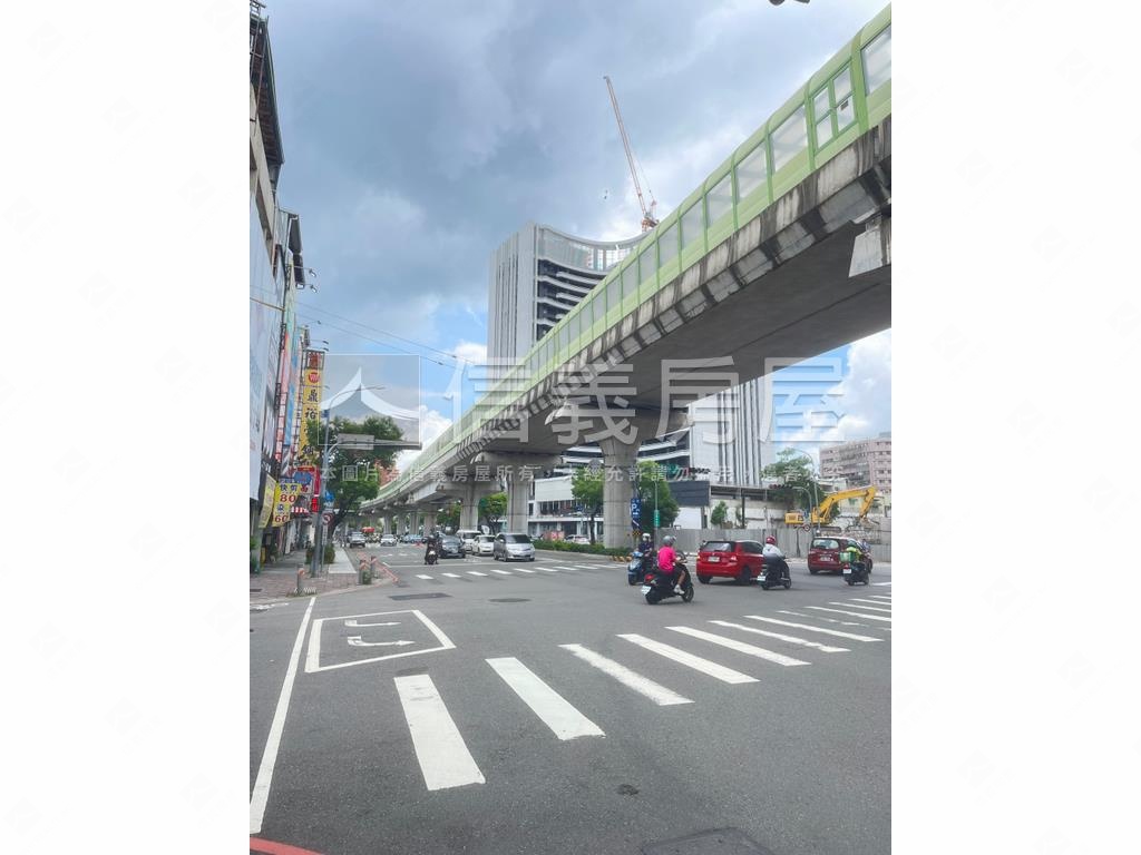 捷運文心櫻花站雙透店房屋室內格局與周邊環境