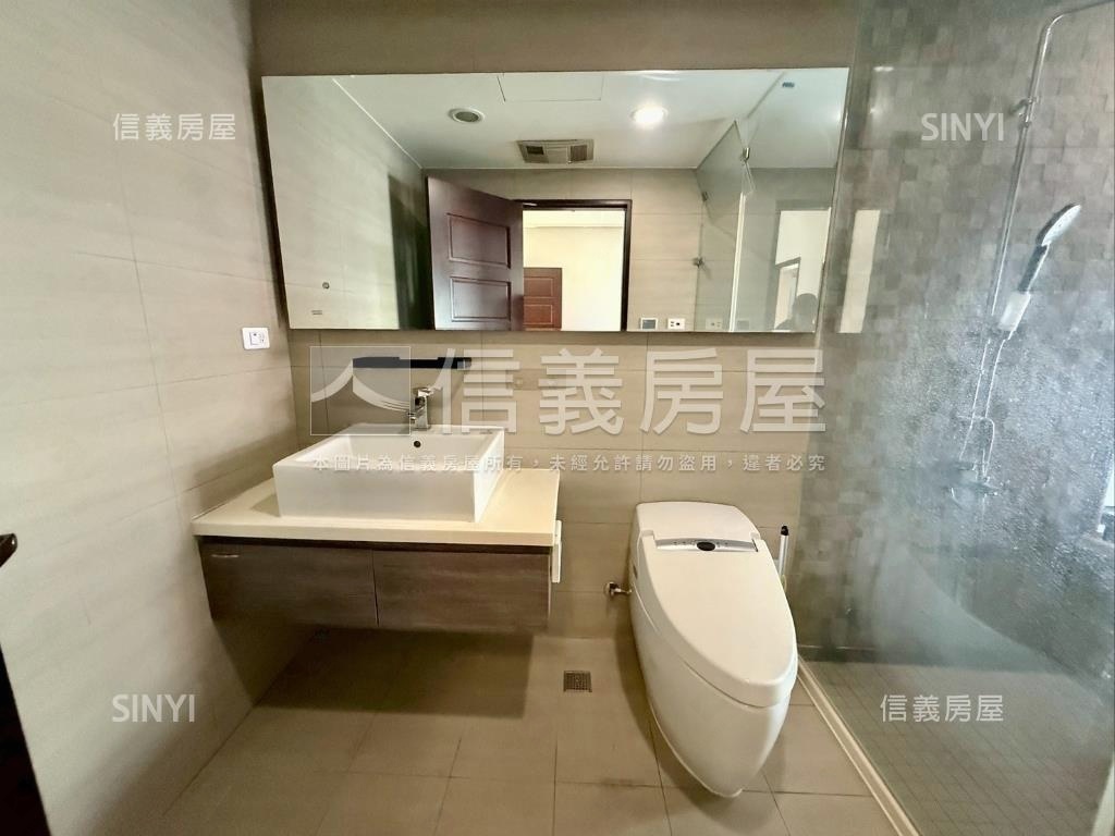 鼎藏富御三房雙車位房屋室內格局與周邊環境