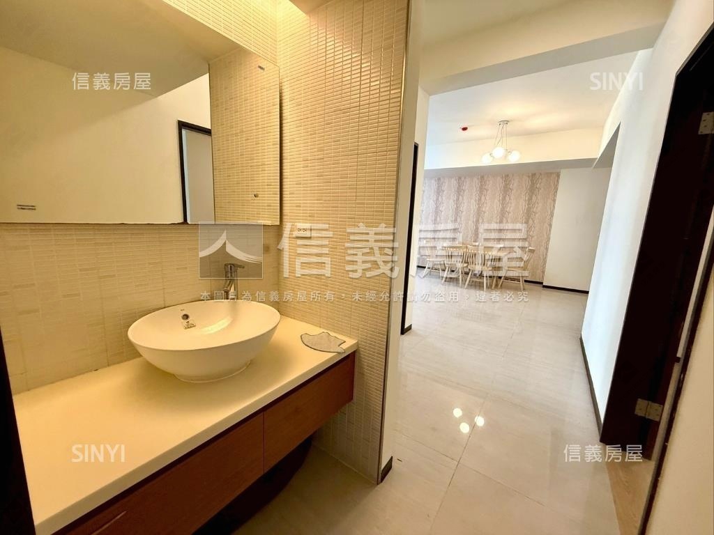 鼎藏富御三房雙車位房屋室內格局與周邊環境