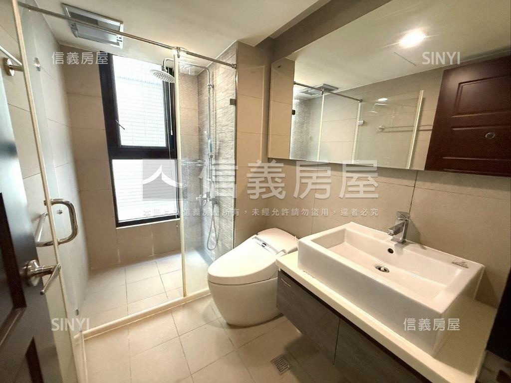 鼎藏富御三房雙車位房屋室內格局與周邊環境