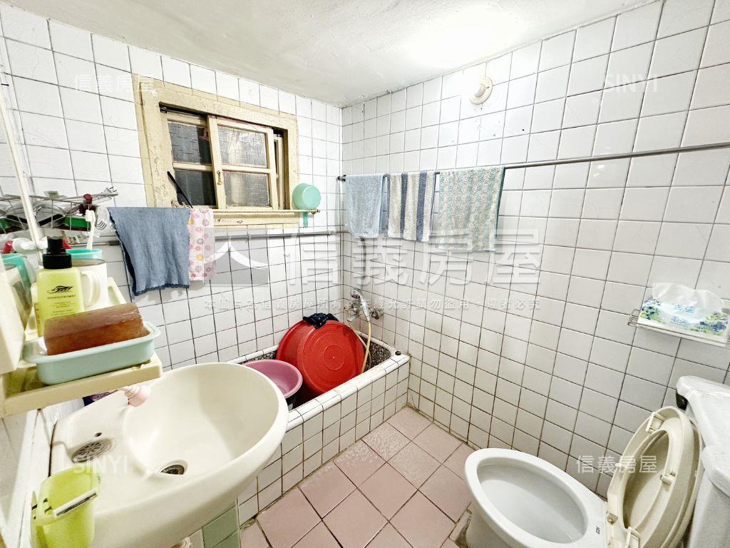 捷運站鳳西學區超值透天房屋室內格局與周邊環境