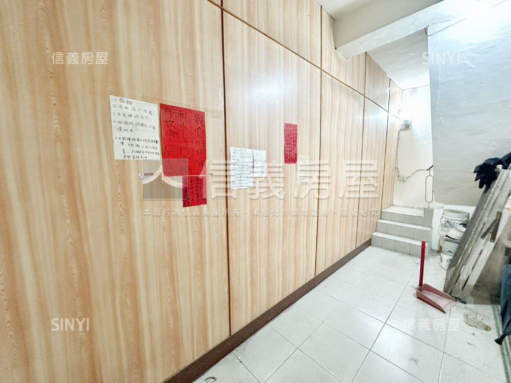 捷運站鳳西學區超值透天房屋室內格局與周邊環境