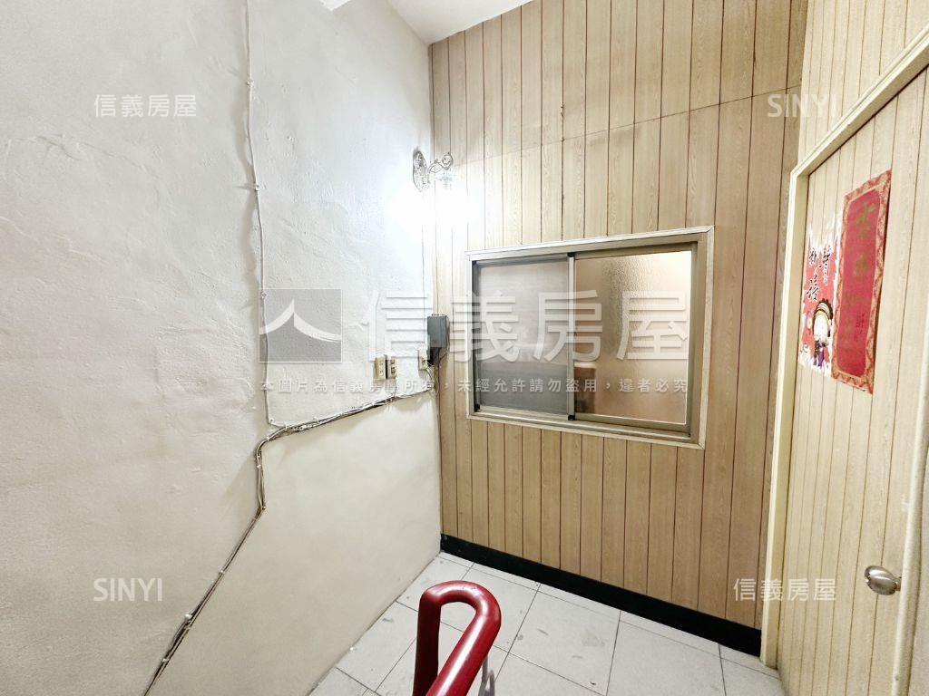 捷運站鳳西學區超值透天房屋室內格局與周邊環境