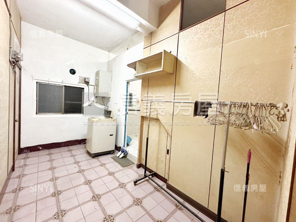 捷運站鳳西學區超值透天房屋室內格局與周邊環境