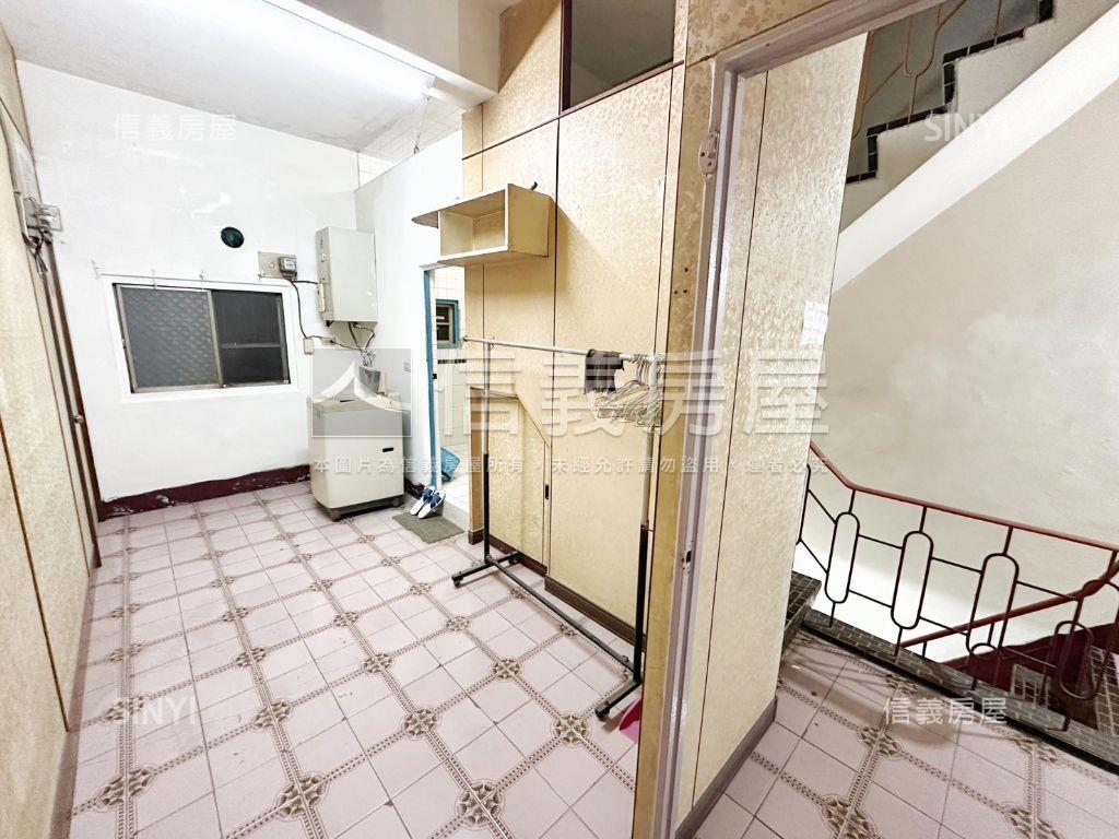 捷運站鳳西學區超值透天房屋室內格局與周邊環境