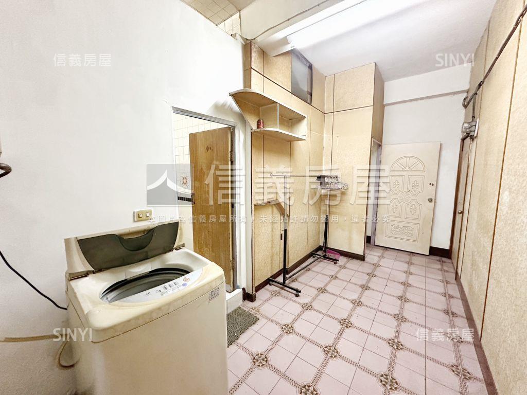捷運站鳳西學區超值透天房屋室內格局與周邊環境