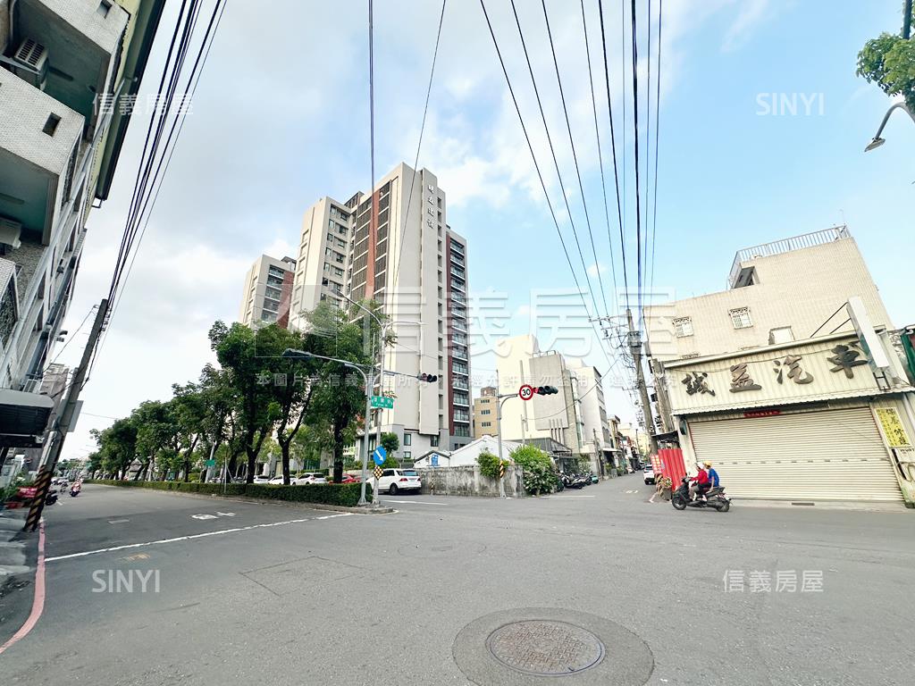 捷運站鳳西學區超值透天房屋室內格局與周邊環境