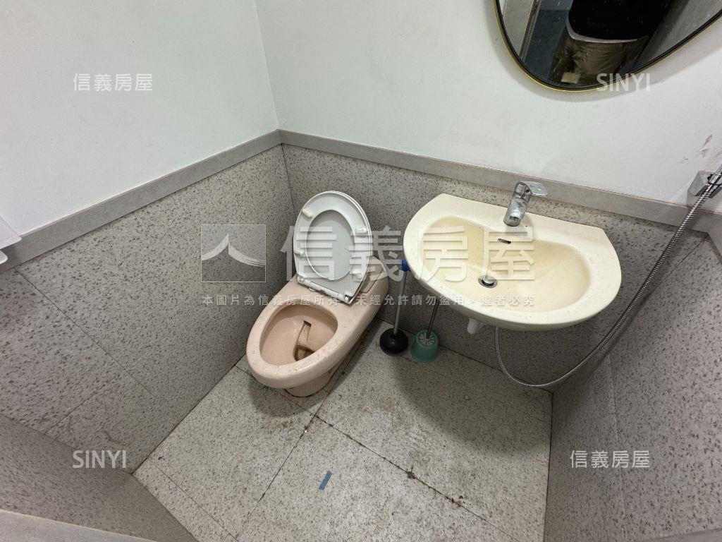 重新路稀有黃金人潮店面房屋室內格局與周邊環境