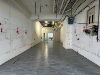 重新路稀有黃金人潮店面