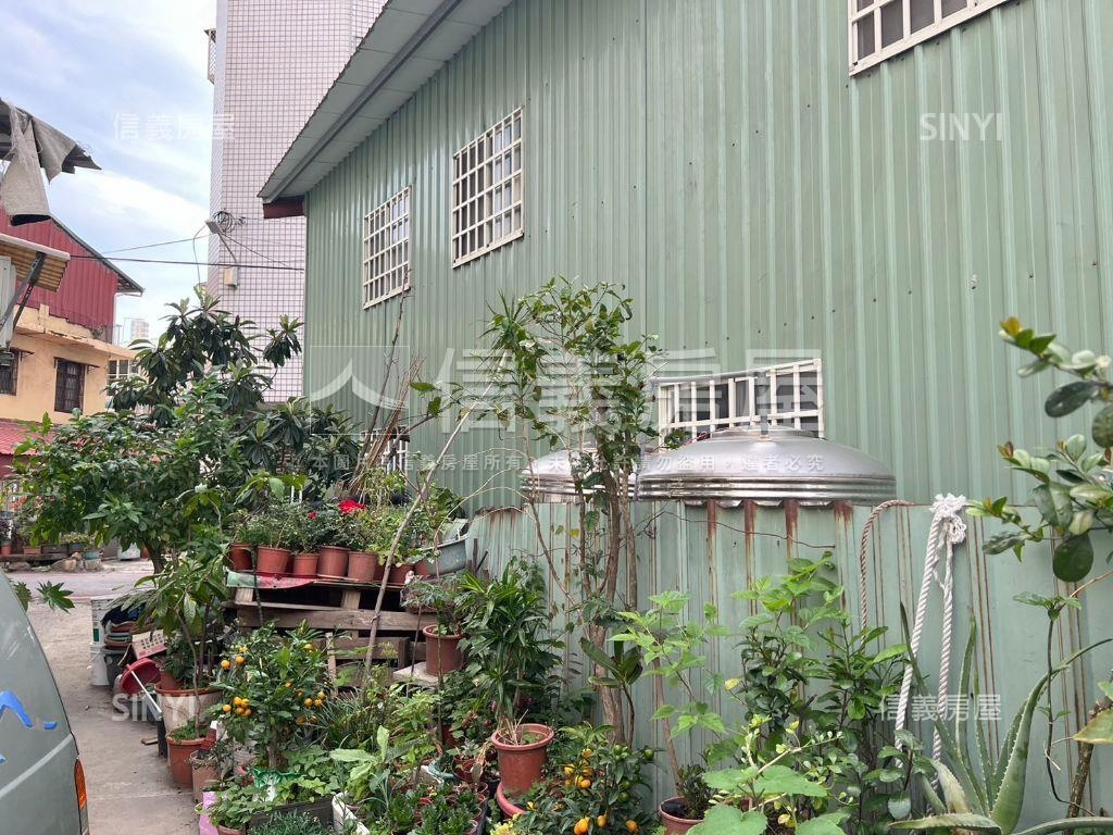 水湳三面臨路低總價角地房屋室內格局與周邊環境