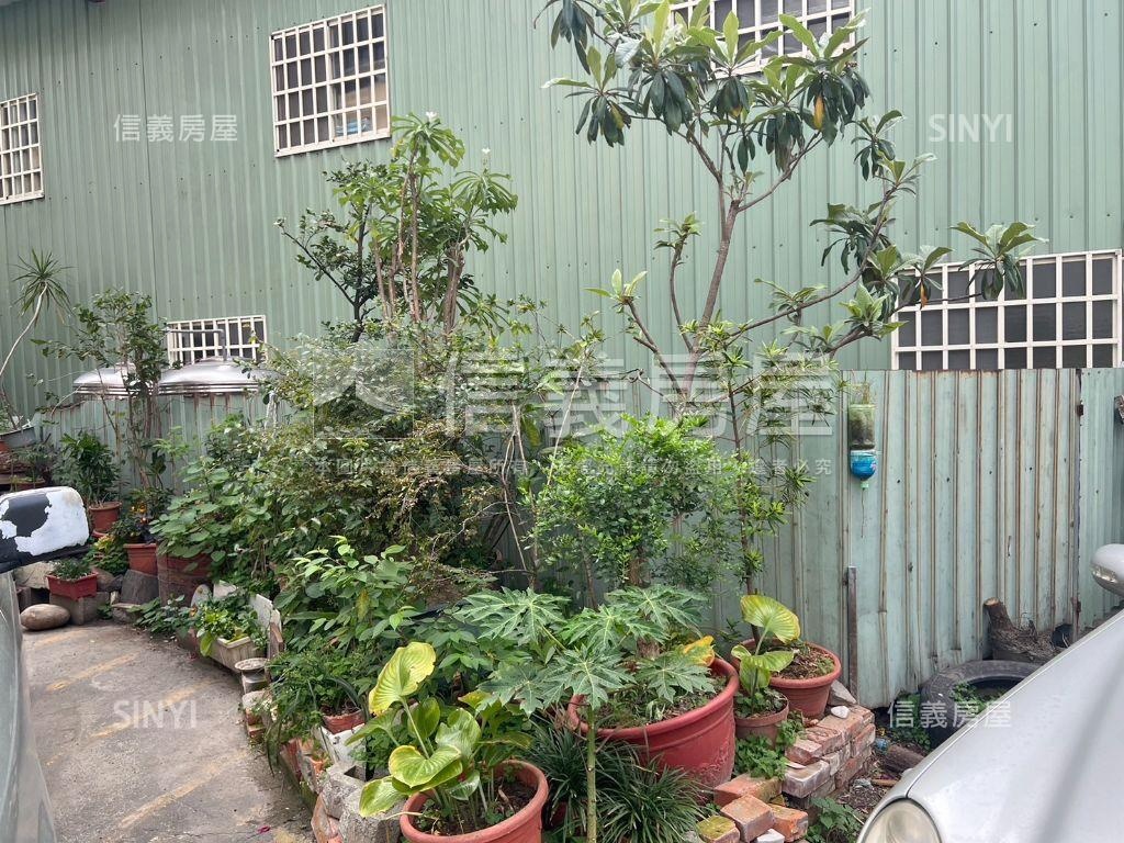水湳三面臨路低總價角地房屋室內格局與周邊環境