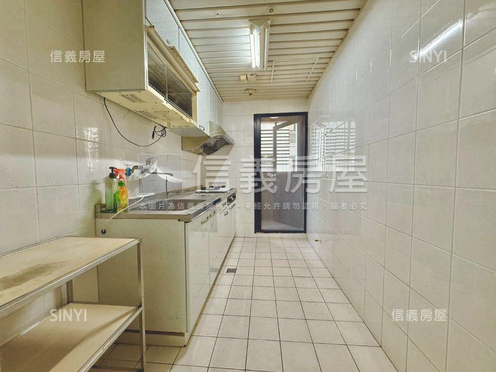 中央公園旁震後面公園３房房屋室內格局與周邊環境