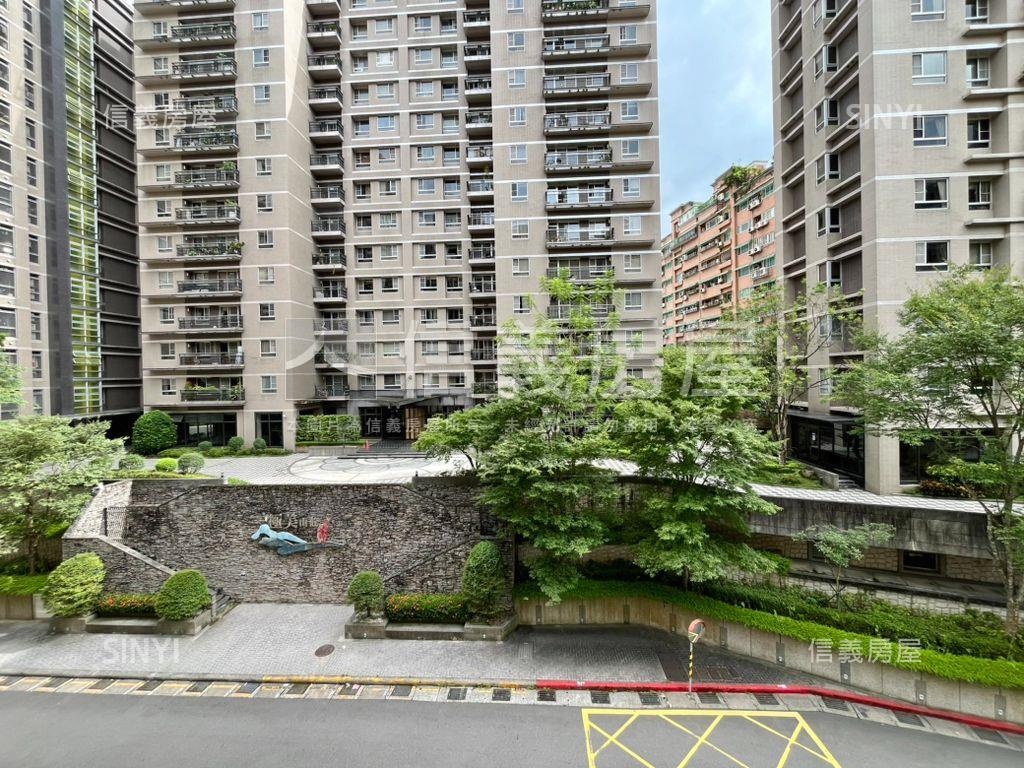 【鄉林原創】綠景坡平車位房屋室內格局與周邊環境