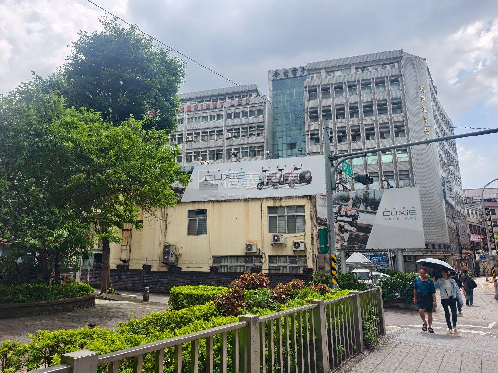 中和捷運旁高檔裝潢廠辦房屋室內格局與周邊環境