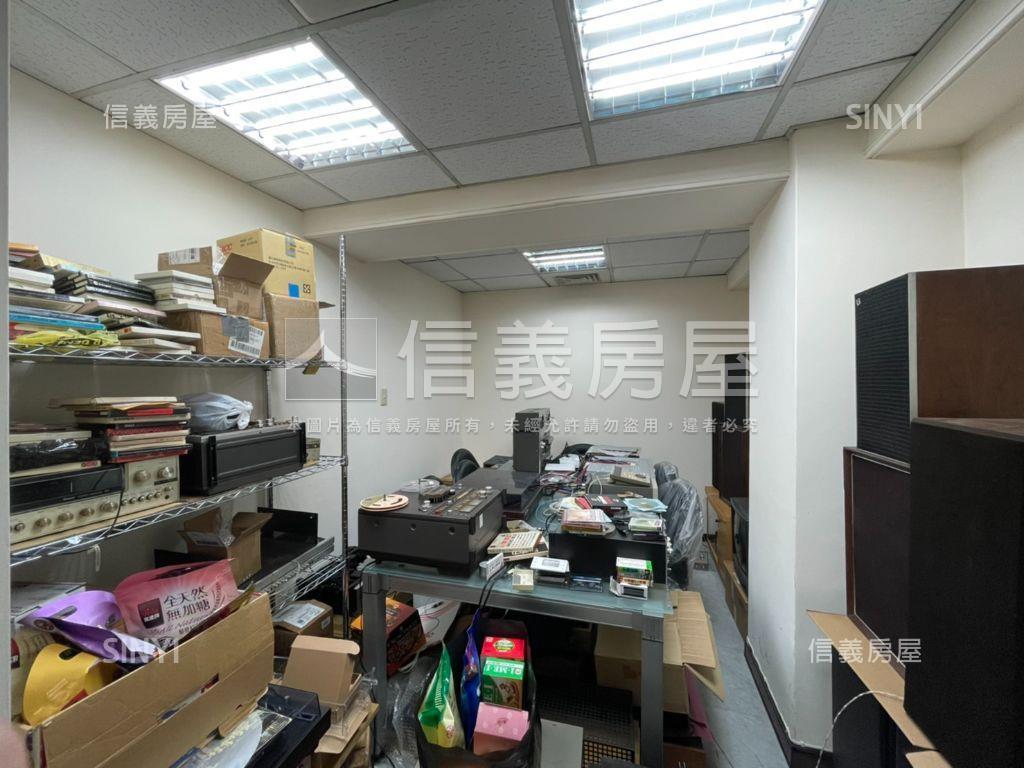 中興路稀有商辦附車位房屋室內格局與周邊環境