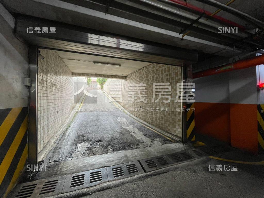 中興路稀有商辦附車位房屋室內格局與周邊環境