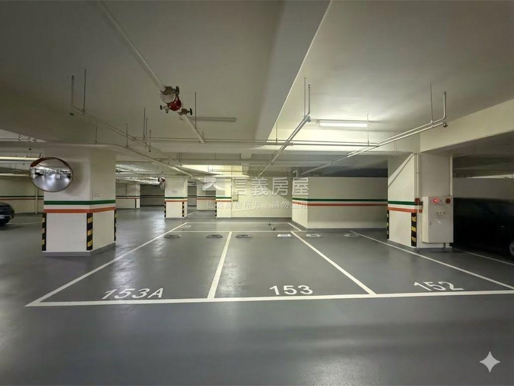 東區湖濱新綻三房雙平車房屋室內格局與周邊環境