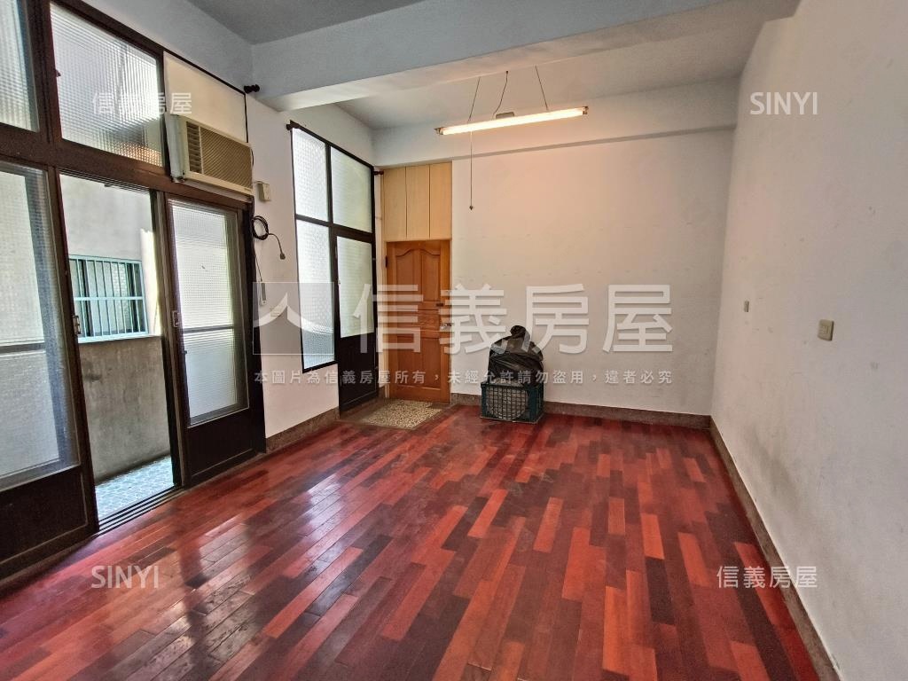 專任近火車站市區超值透天房屋室內格局與周邊環境
