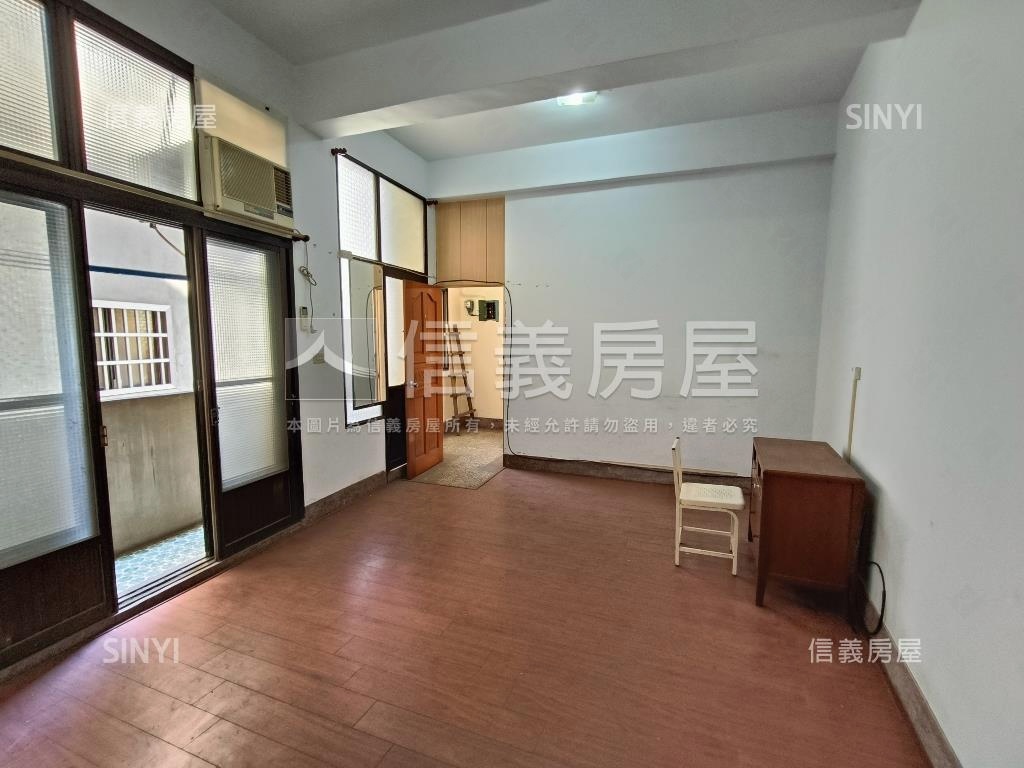 專任近火車站市區超值透天房屋室內格局與周邊環境